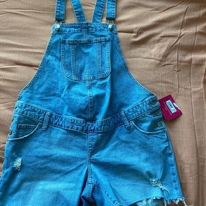 NWT Isabel Maternity light wash denim shortalls size 6